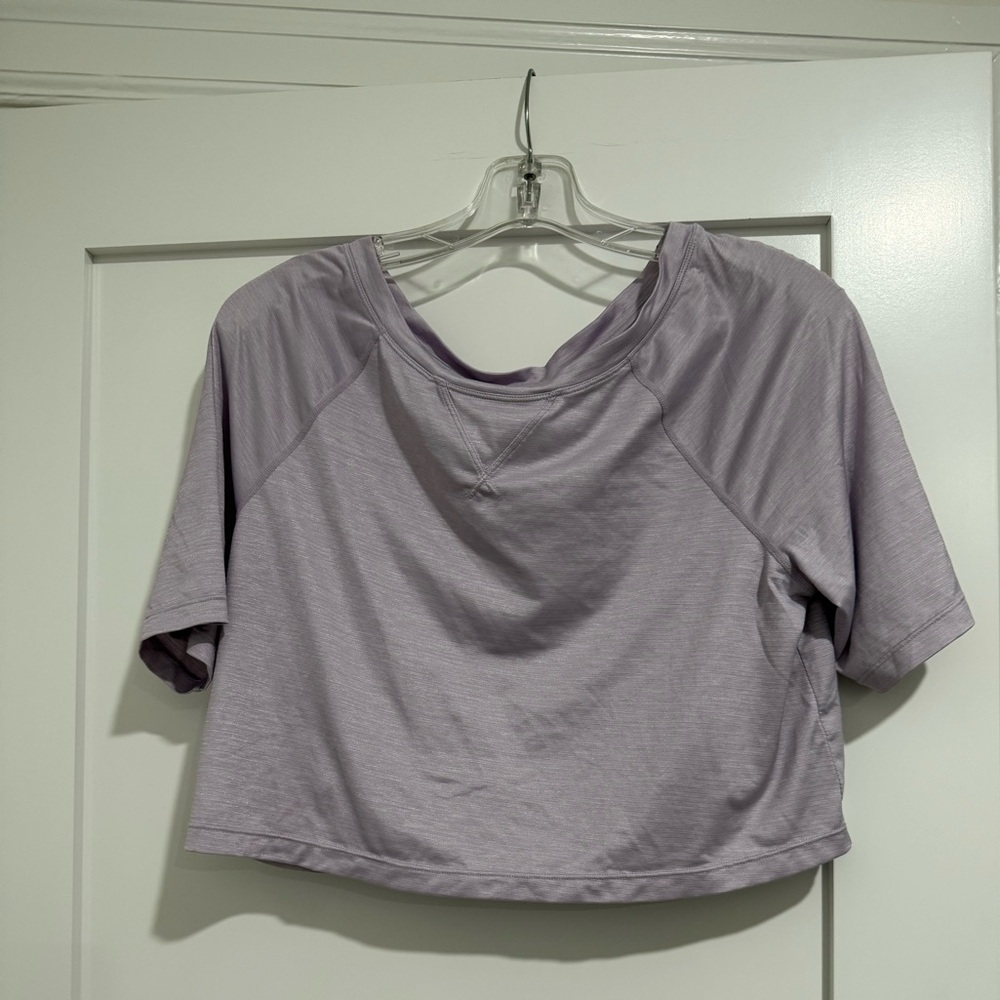 Fabletics sports material lavender crop top